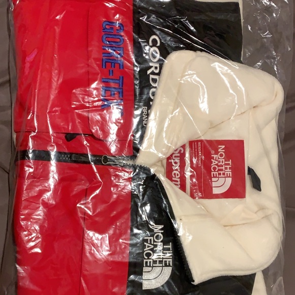 Supreme x TNF FW 18 Size M - Picture 2 of 2